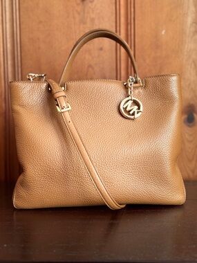 Anabelle Medium Leather Tote Bag